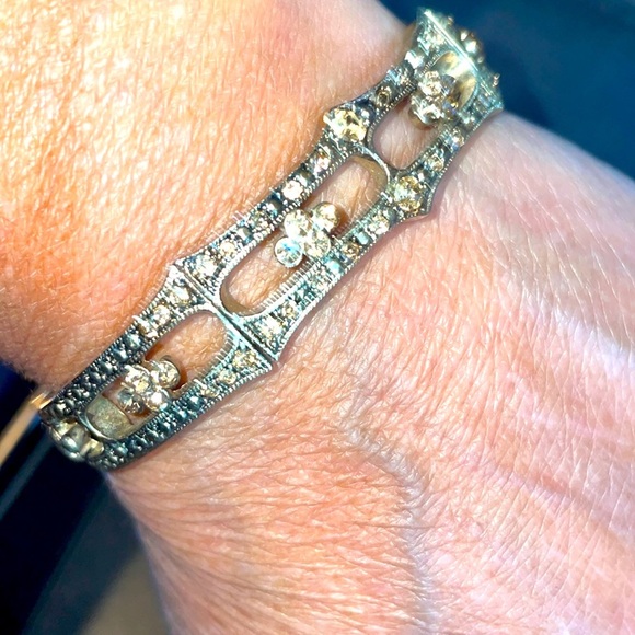 Vintage signed Monet champagne crystals goldtone flexible cuff - Picture 1 of 6